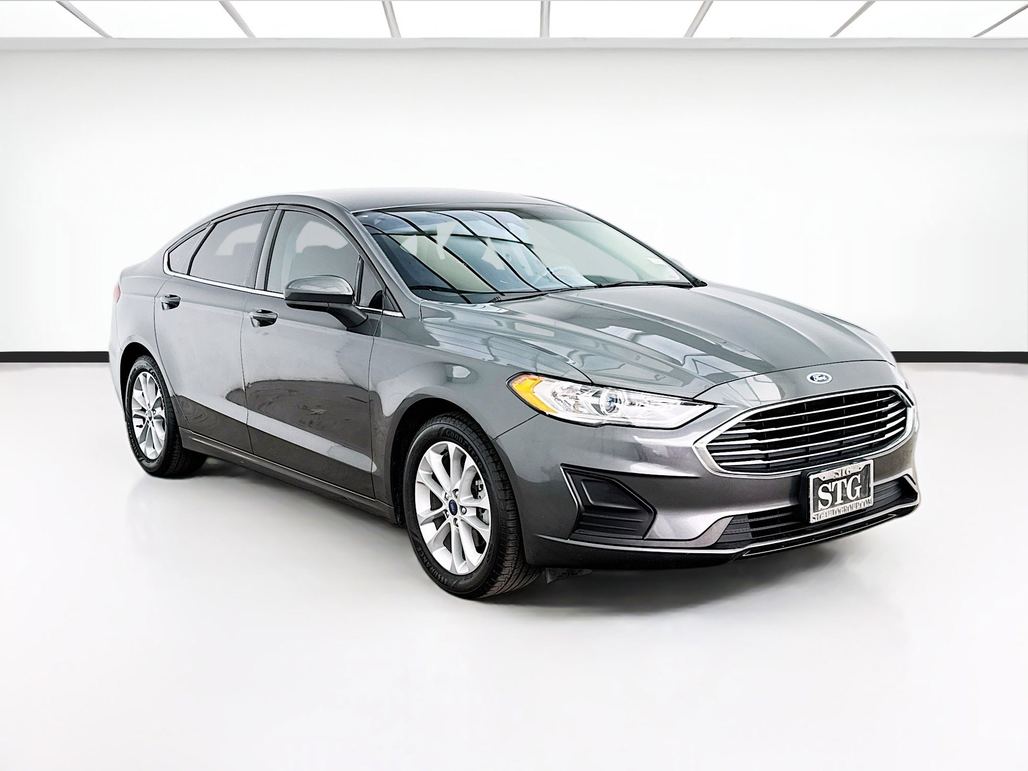 Used 2020 Ford Fusion SE FWD image 3