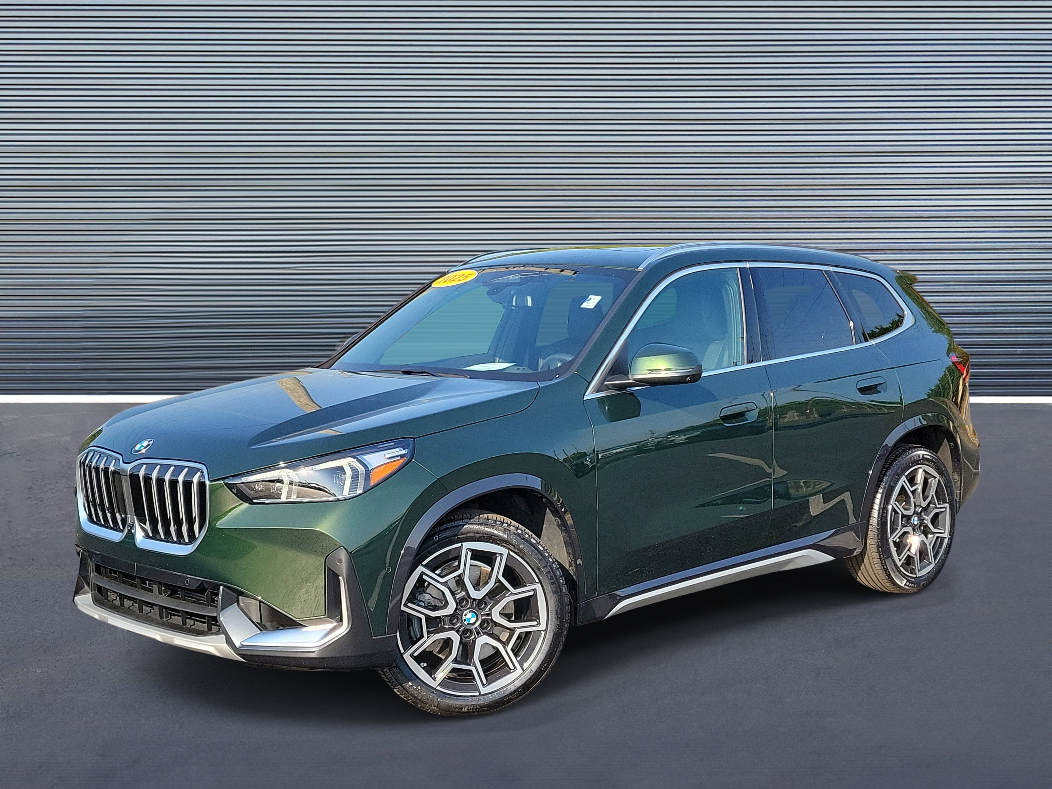 Used 2025 BMW X1 xDrive28i AWD/4WD image 1