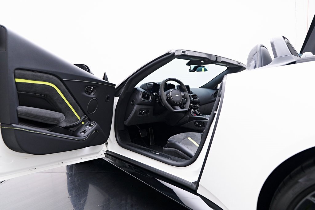 Used 2023 Aston Martin V8 Vantage Roadster image 41