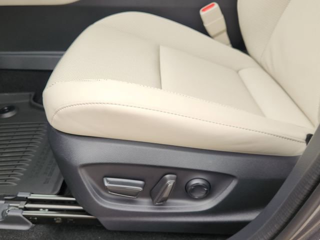 Used 2026 Toyota Crown AWD/4WD image 18