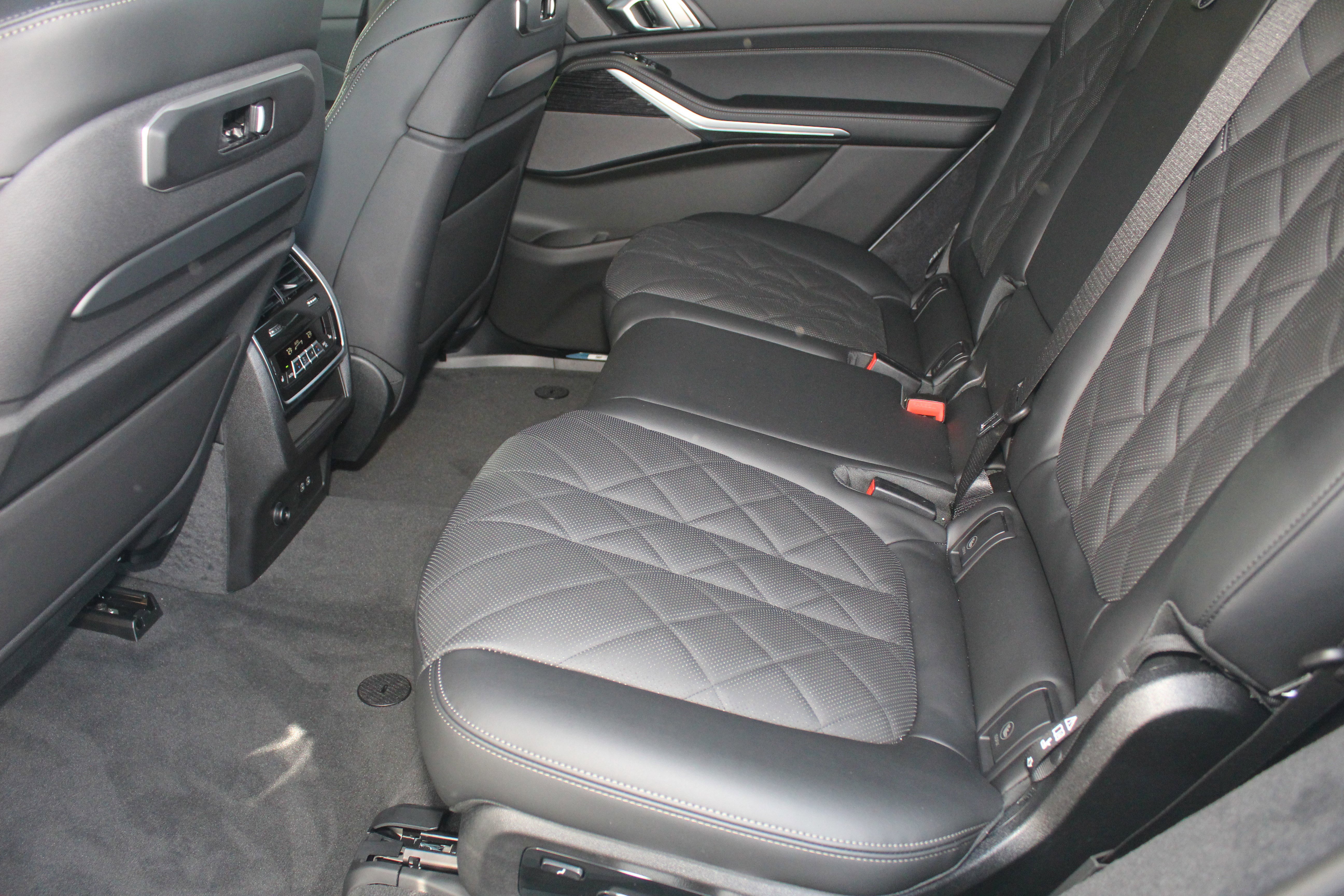 New 2026 BMW X7 xDrive40i w/ Executive Package image 22