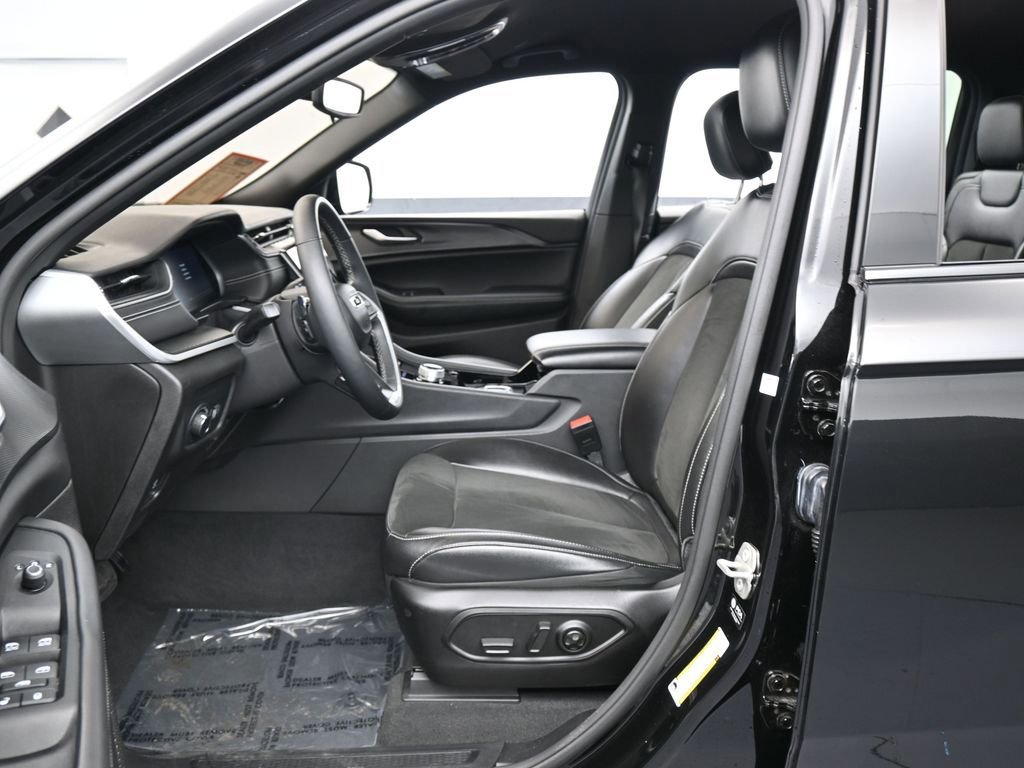 Used 2023 Jeep Grand Cherokee L Laredo image 11