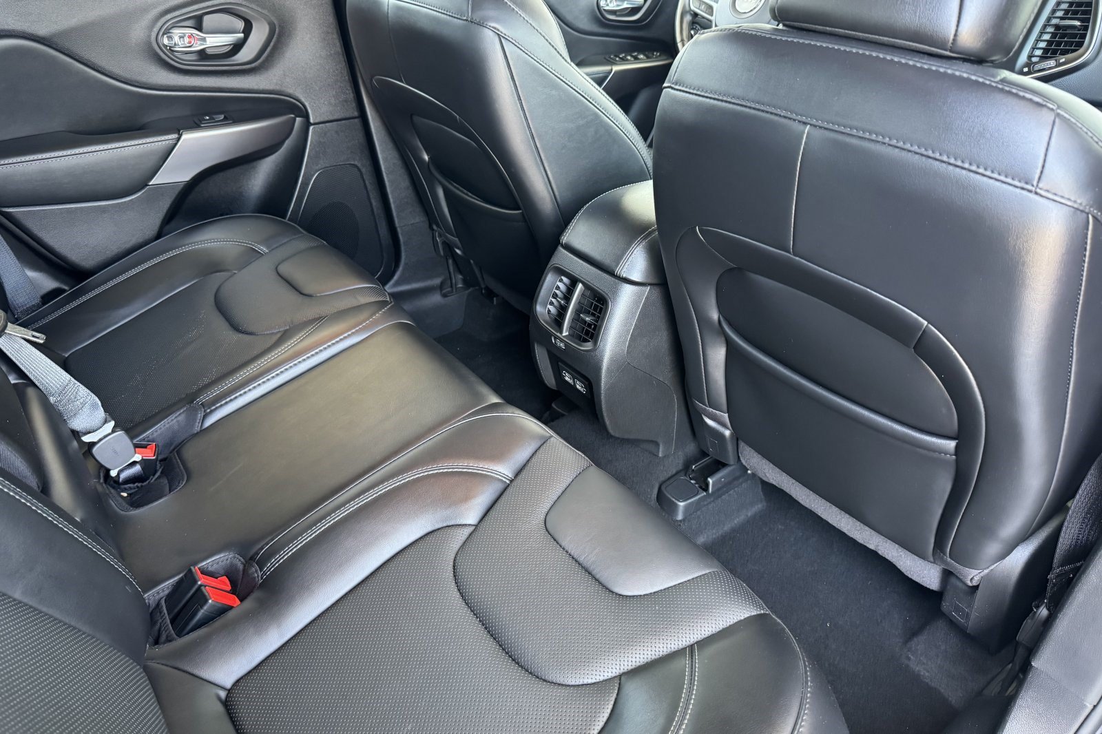 Used 2021 Jeep Cherokee Latitude Lux AWD/4WD image 29