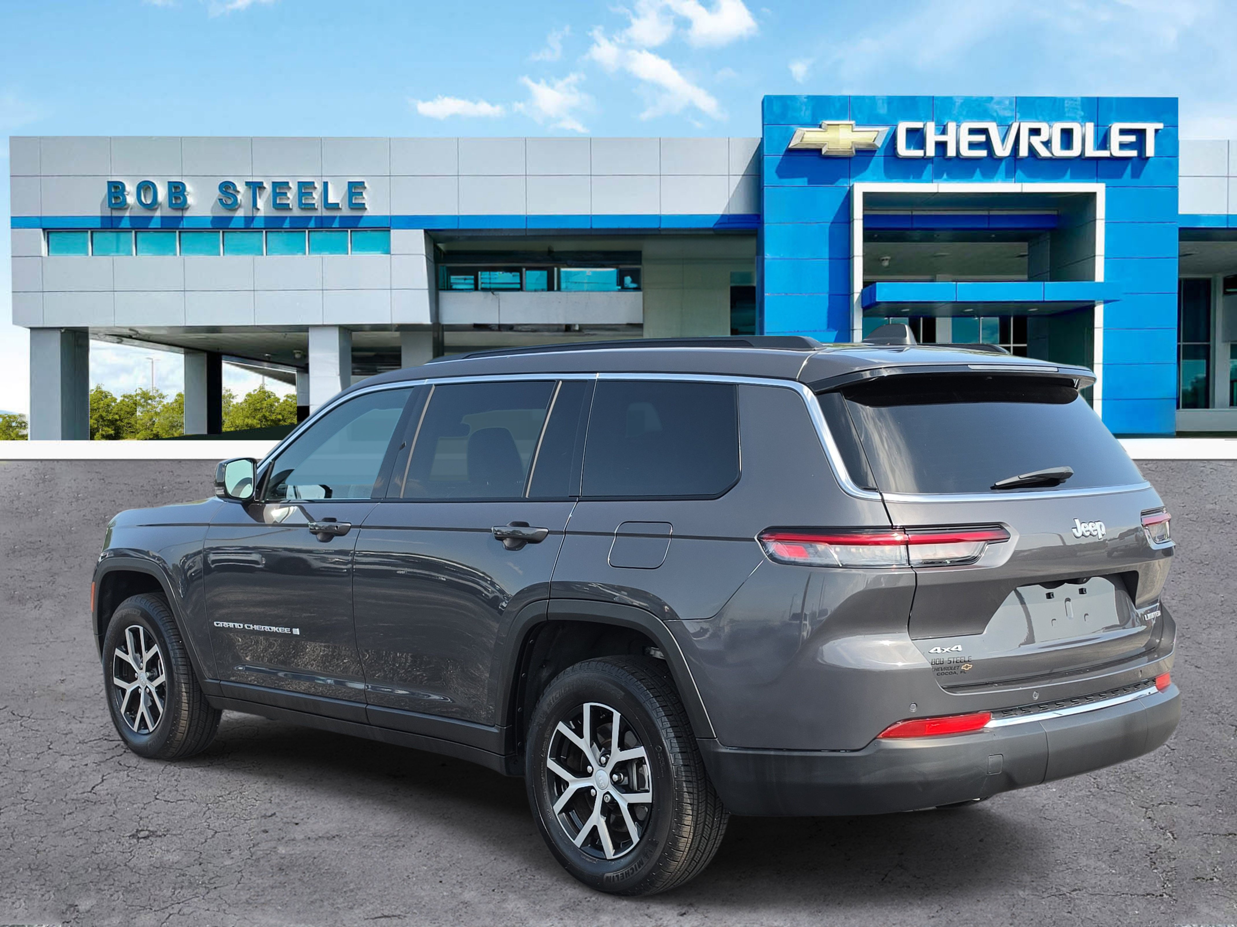 Used 2025 Jeep Grand Cherokee L Limited w/ Trailer Tow Package AWD/4WD image 3
