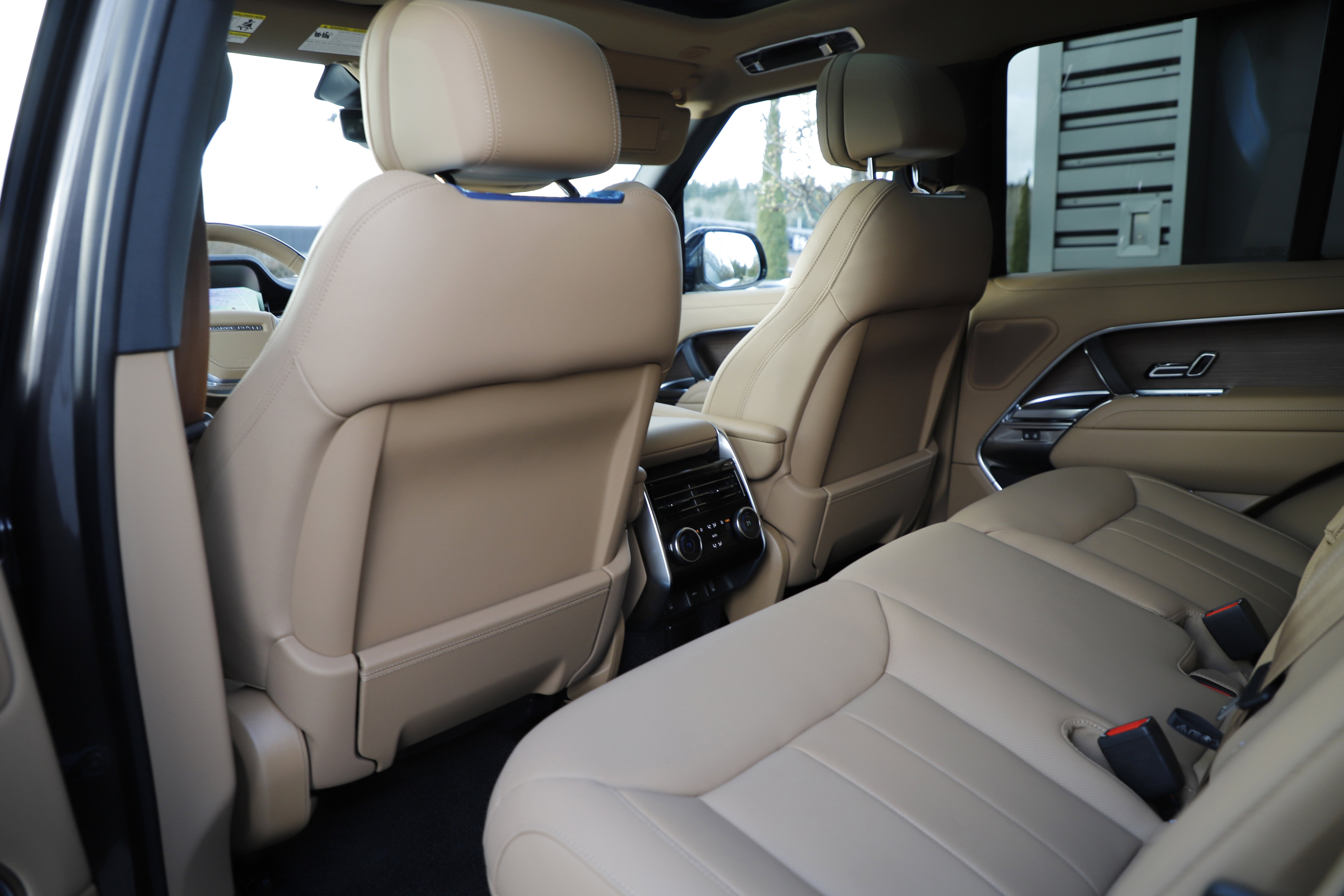 New 2026 Land Rover Range Rover SE image 15