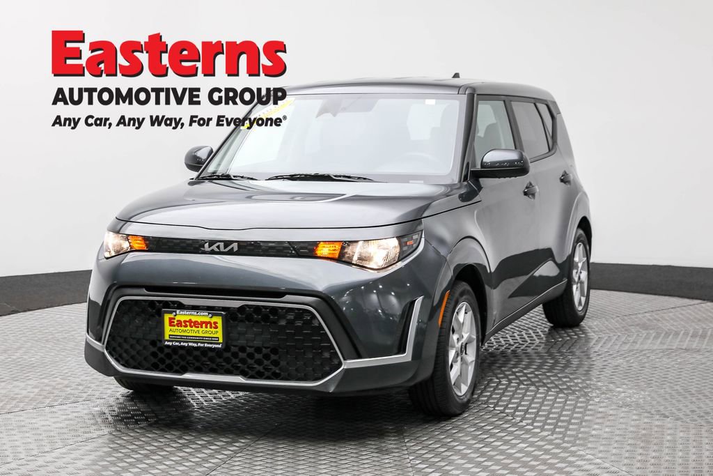Used 2023 Kia Soul LX w/ LX Technology Package image 1