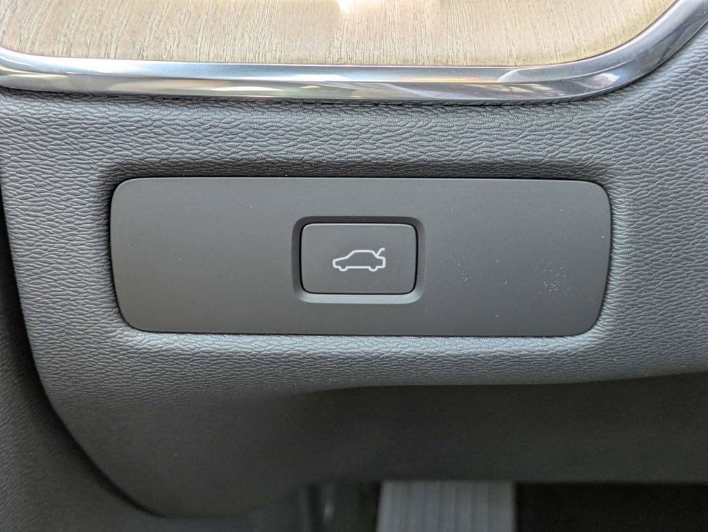 New 2026 Volvo XC60 B5 Core AWD/4WD image 32