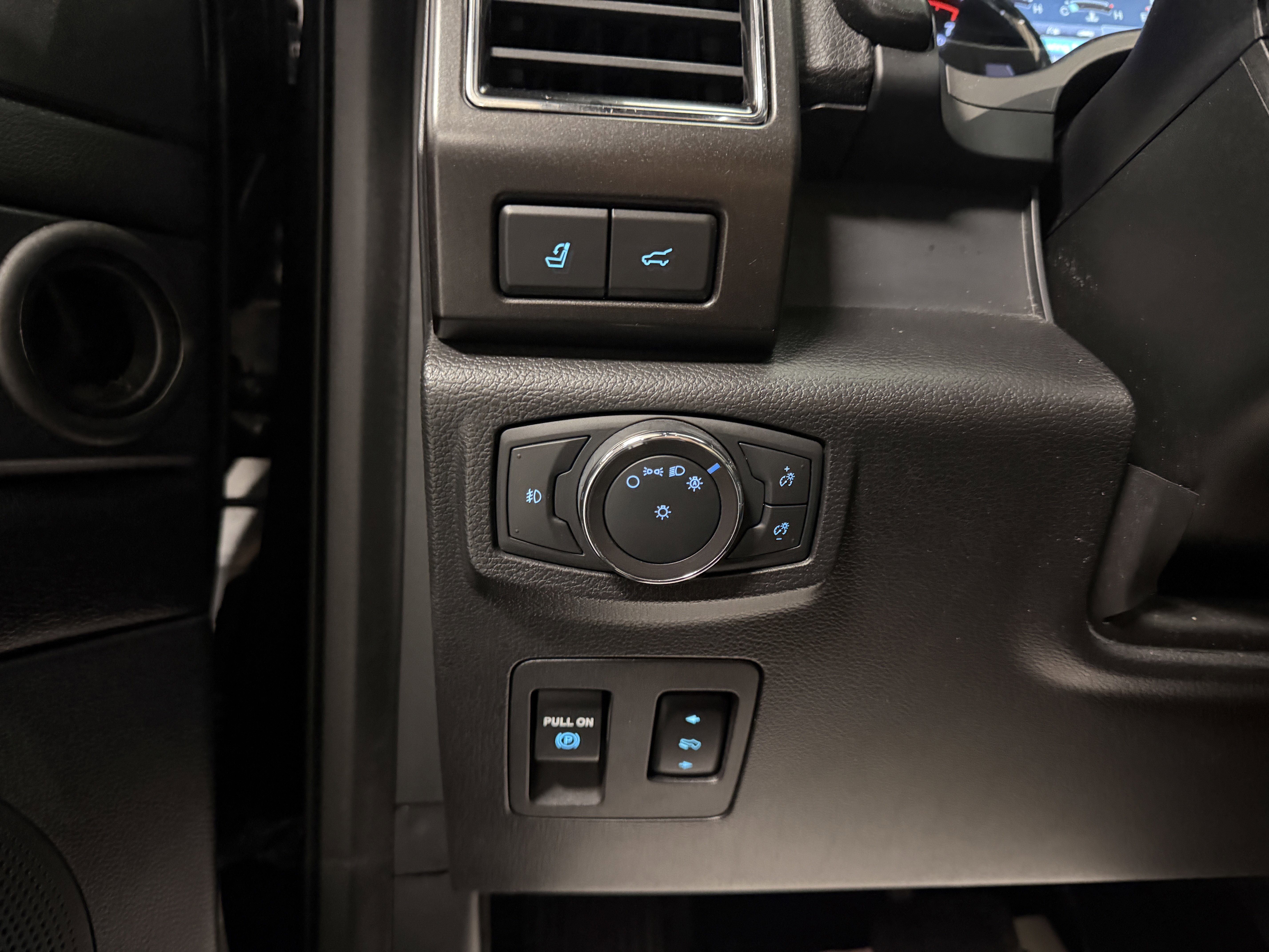 Used 2018 Ford Expedition Max Limited w/ Equipment Group 302A image 24