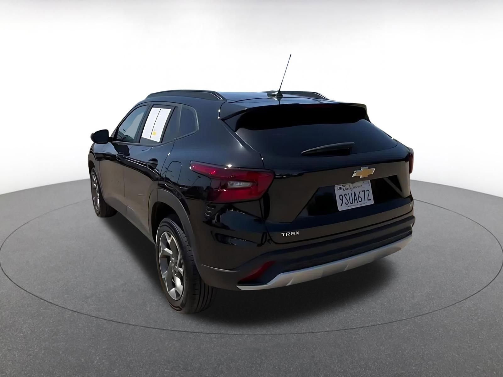 Used 2025 Chevrolet Trax LT w/ LT Convenience Package FWD image 11