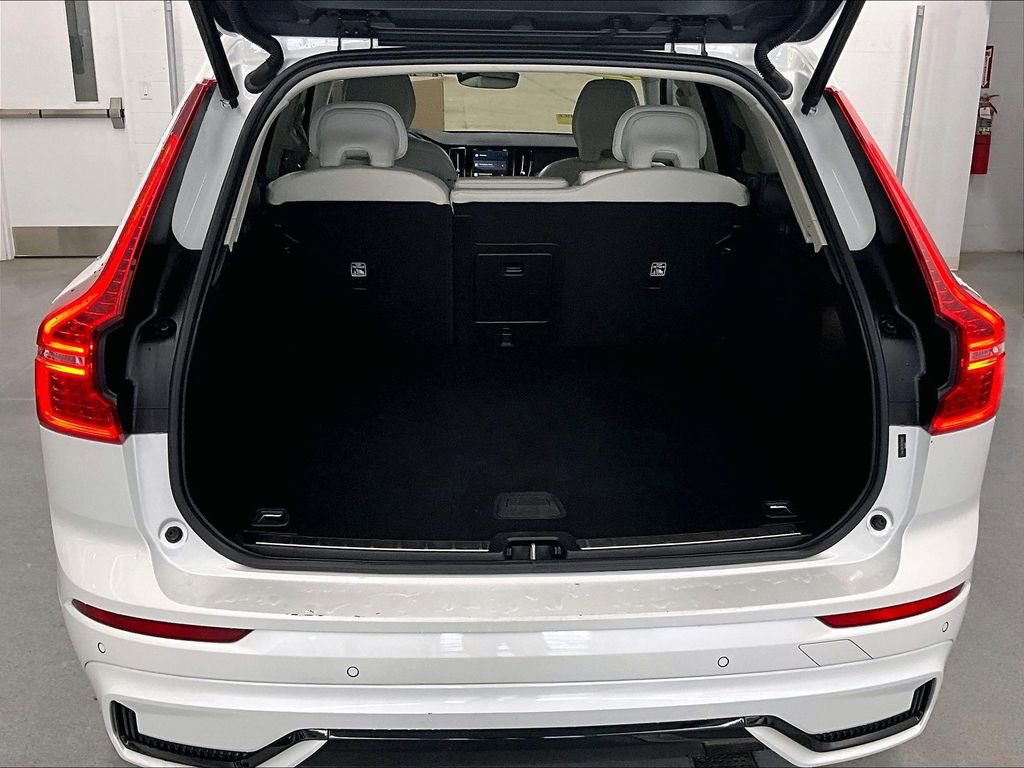 Used 2024 Volvo XC60 B5 Plus image 34