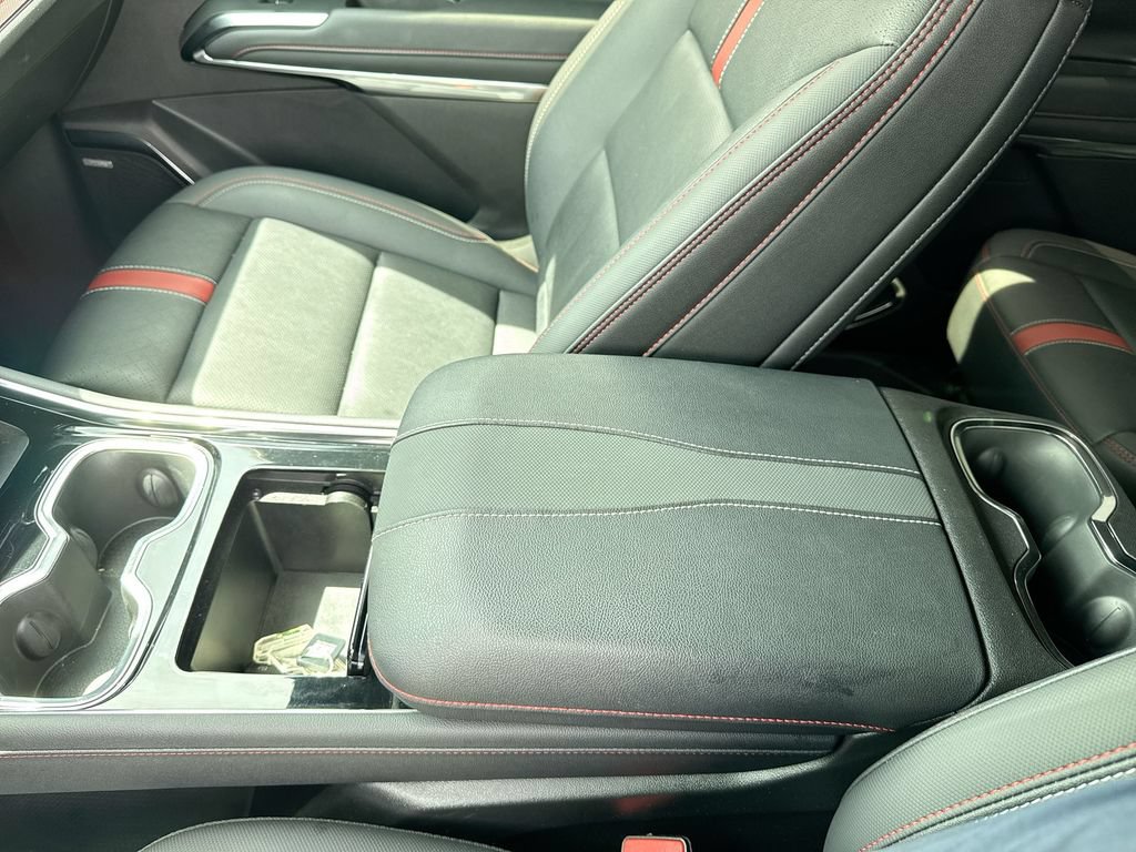 Used 2025 Chevrolet Traverse RS FWD image 24