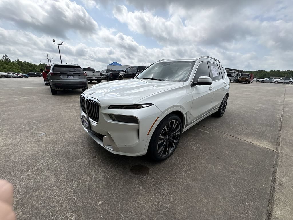 Used 2025 BMW X7 xDrive40i AWD/4WD image 4