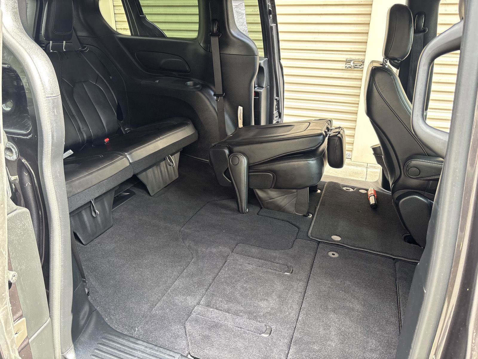 Used 2023 Chrysler Pacifica Touring-L w/ S Appearance Package image 24