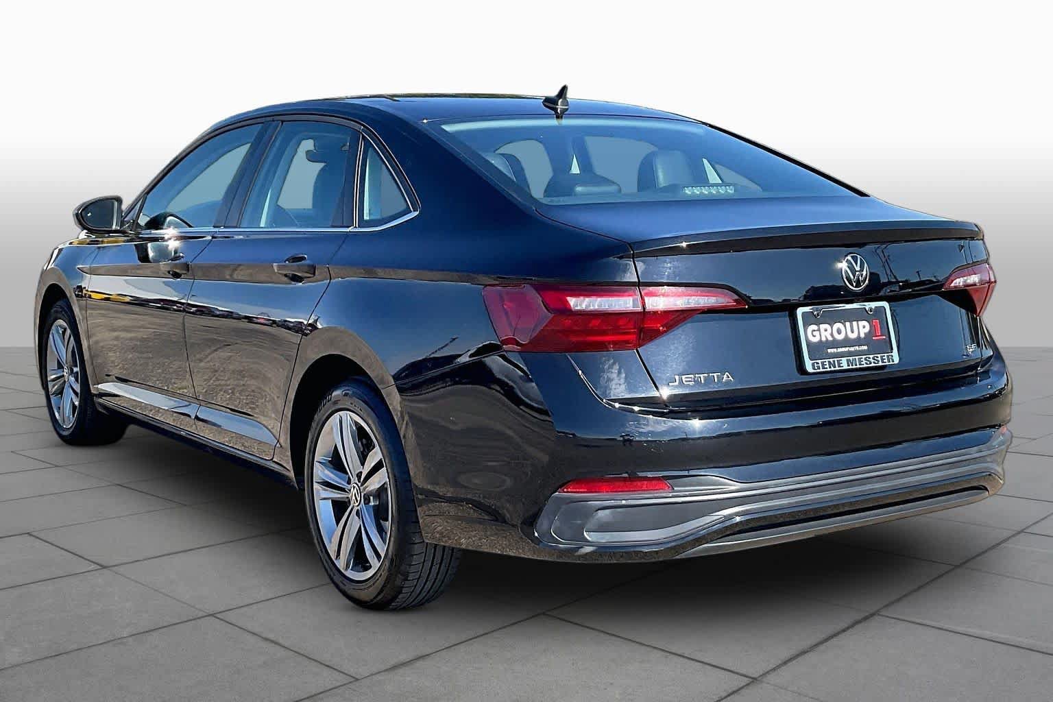 Used 2024 Volkswagen Jetta SE FWD image 11