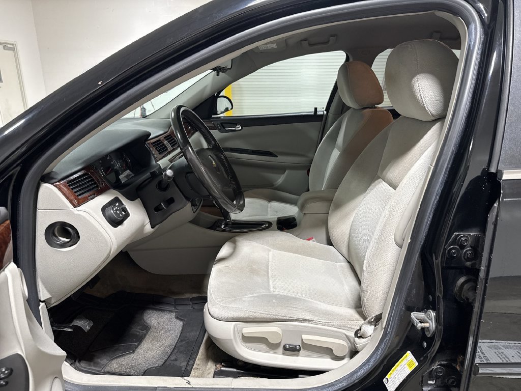 Used 2011 Chevrolet Impala LT FWD image 18
