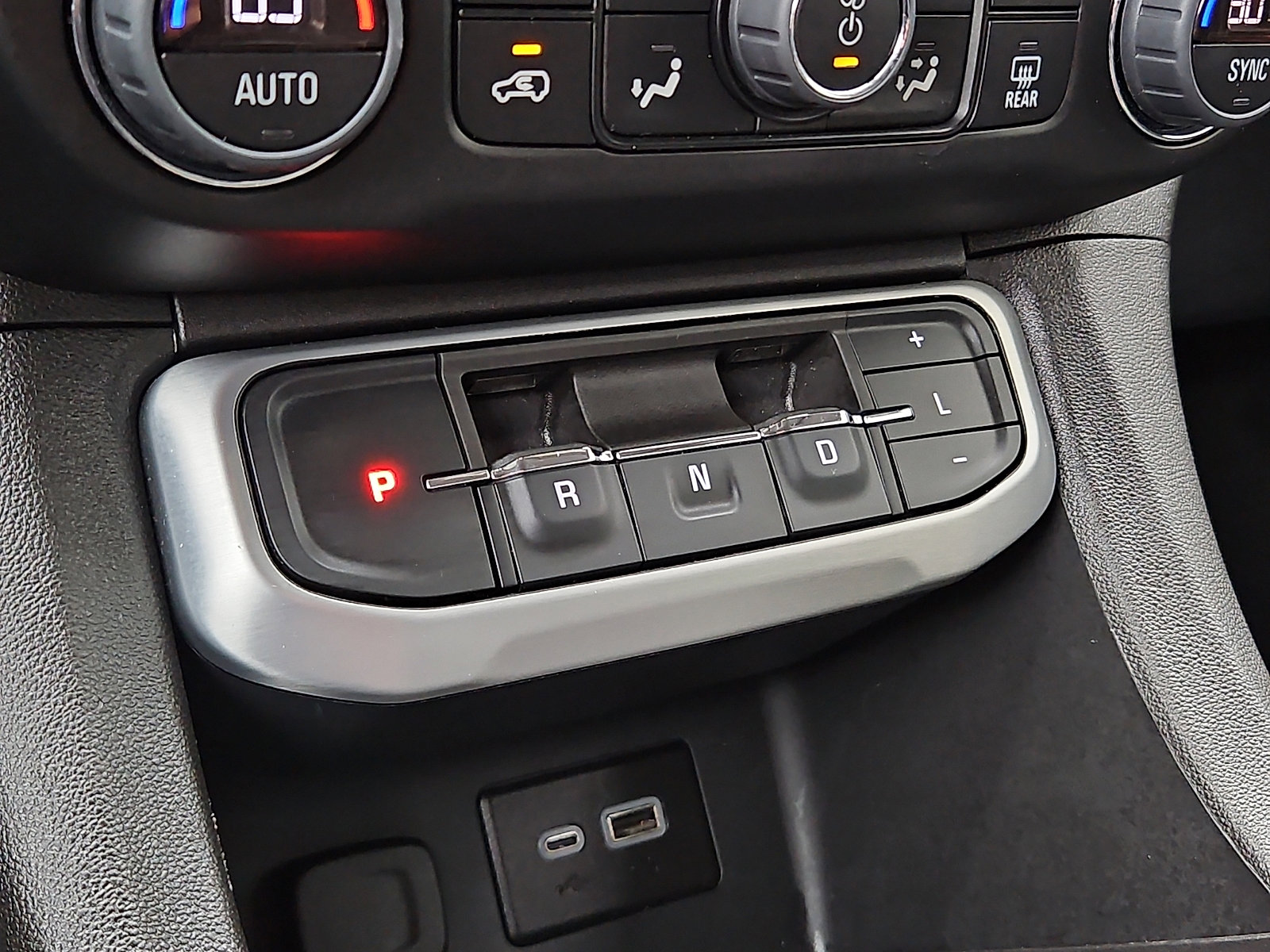 Used 2023 GMC Acadia SLE w/ Driver Convenience Package image 14