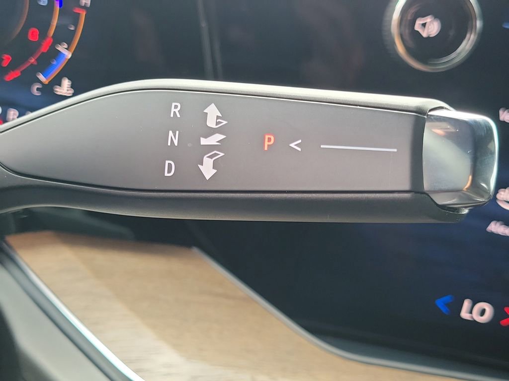 Used 2025 Chevrolet Suburban High Country AWD/4WD image 30