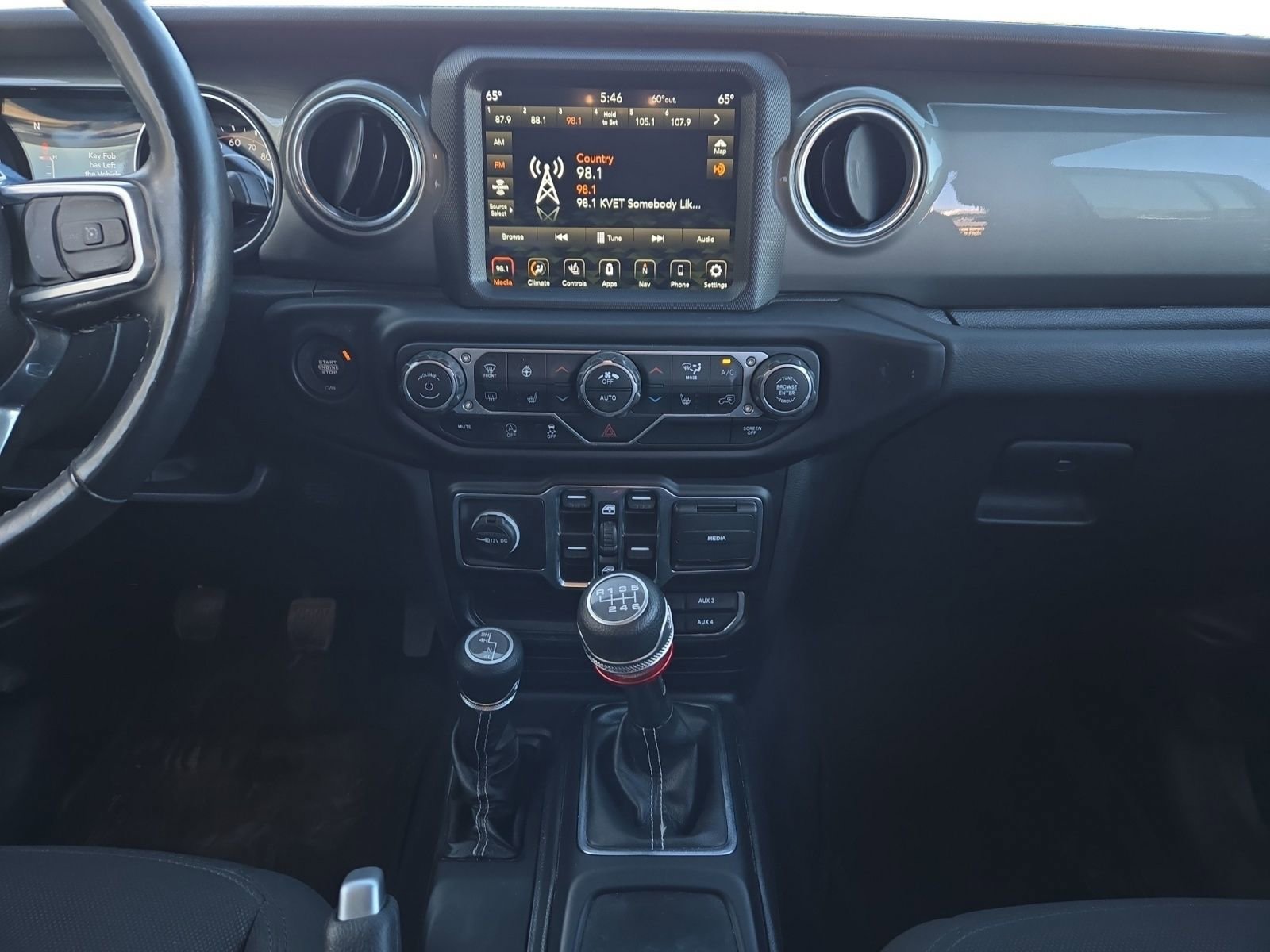Certified 2022 Jeep Gladiator Overland w/ Cold Weather Group image 10