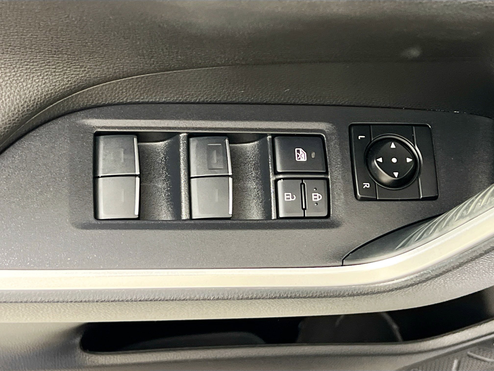 Used 2022 Toyota RAV4 XSE AWD/4WD image 16