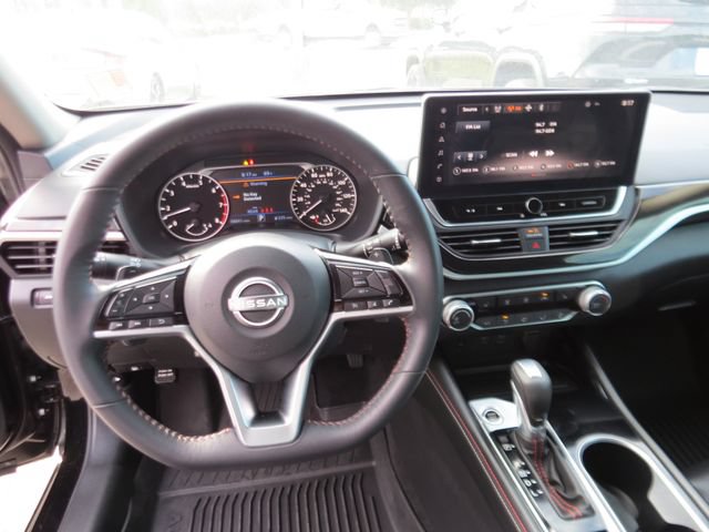 Used 2023 Nissan Altima 2.5 SR w/ SR Premium Package FWD image 16
