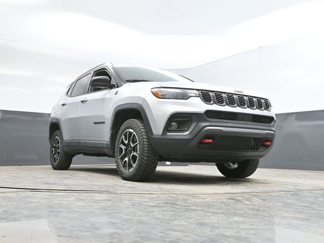 Used 2025 Jeep Compass Trailhawk AWD/4WD image 43