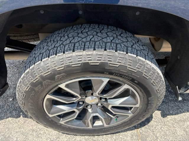 Used 2022 Chevrolet Silverado 1500 LT AWD/4WD image 5