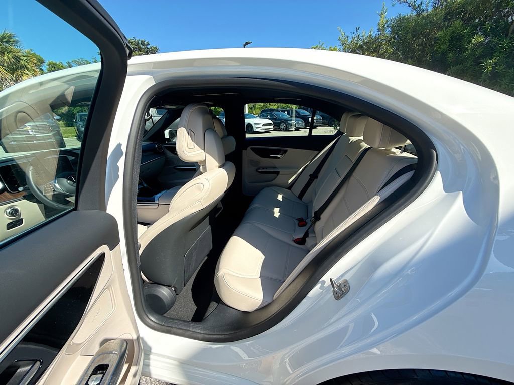 Used 2025 Mercedes-Benz C 300 Sedan image 27
