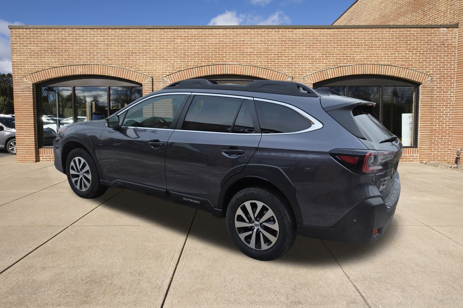 Used 2025 Subaru Outback Premium w/ Popular Package #1A image 6