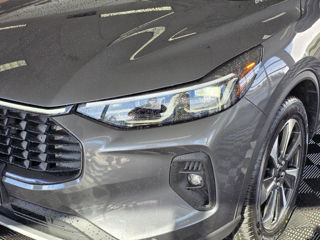 Used 2024 Ford Escape Platinum AWD/4WD image 10