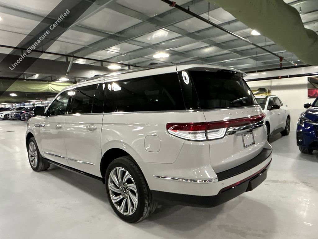 Used 2023 Lincoln Navigator L Reserve image 4