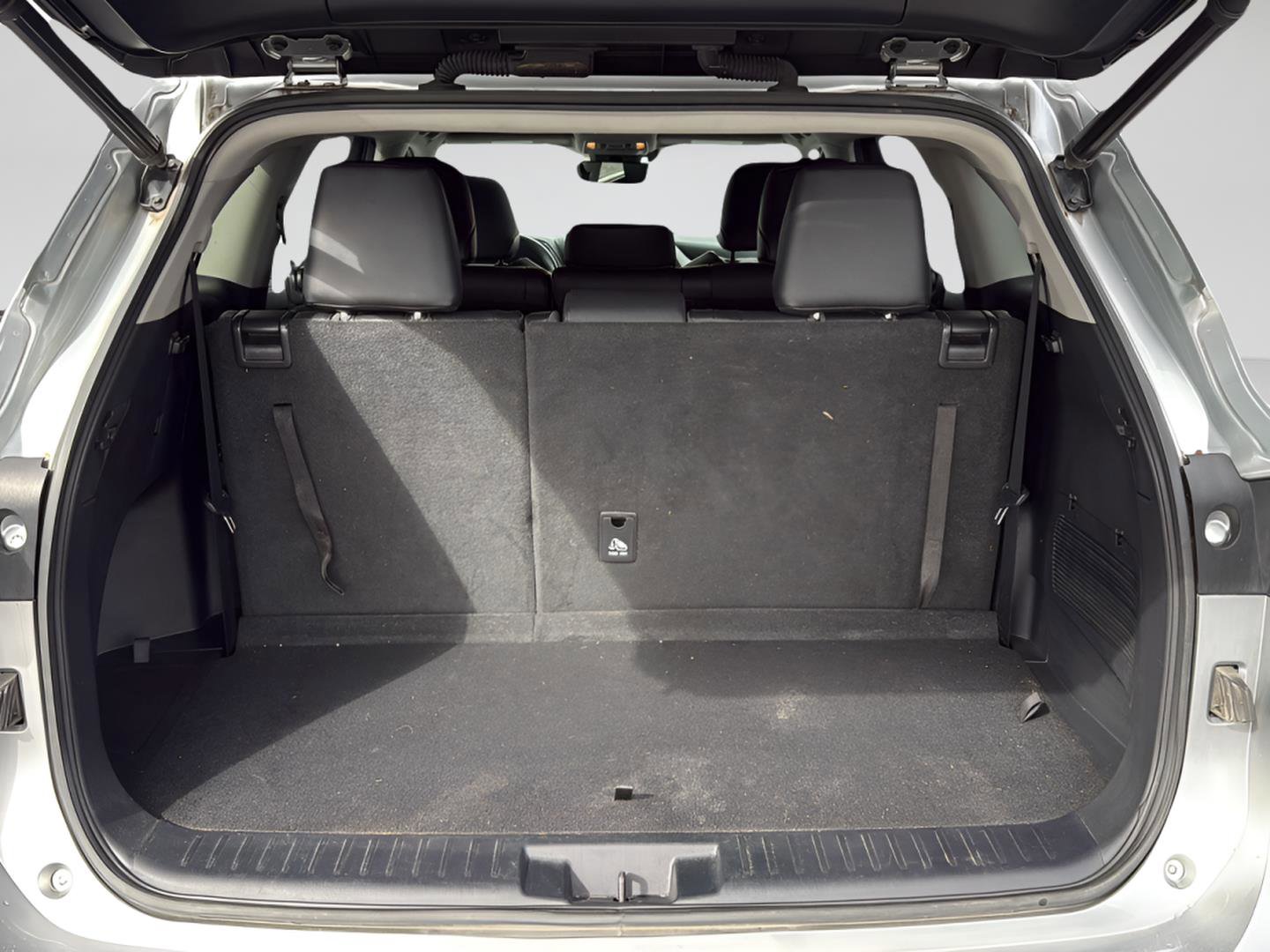 Used 2021 Toyota Highlander XLE image 25