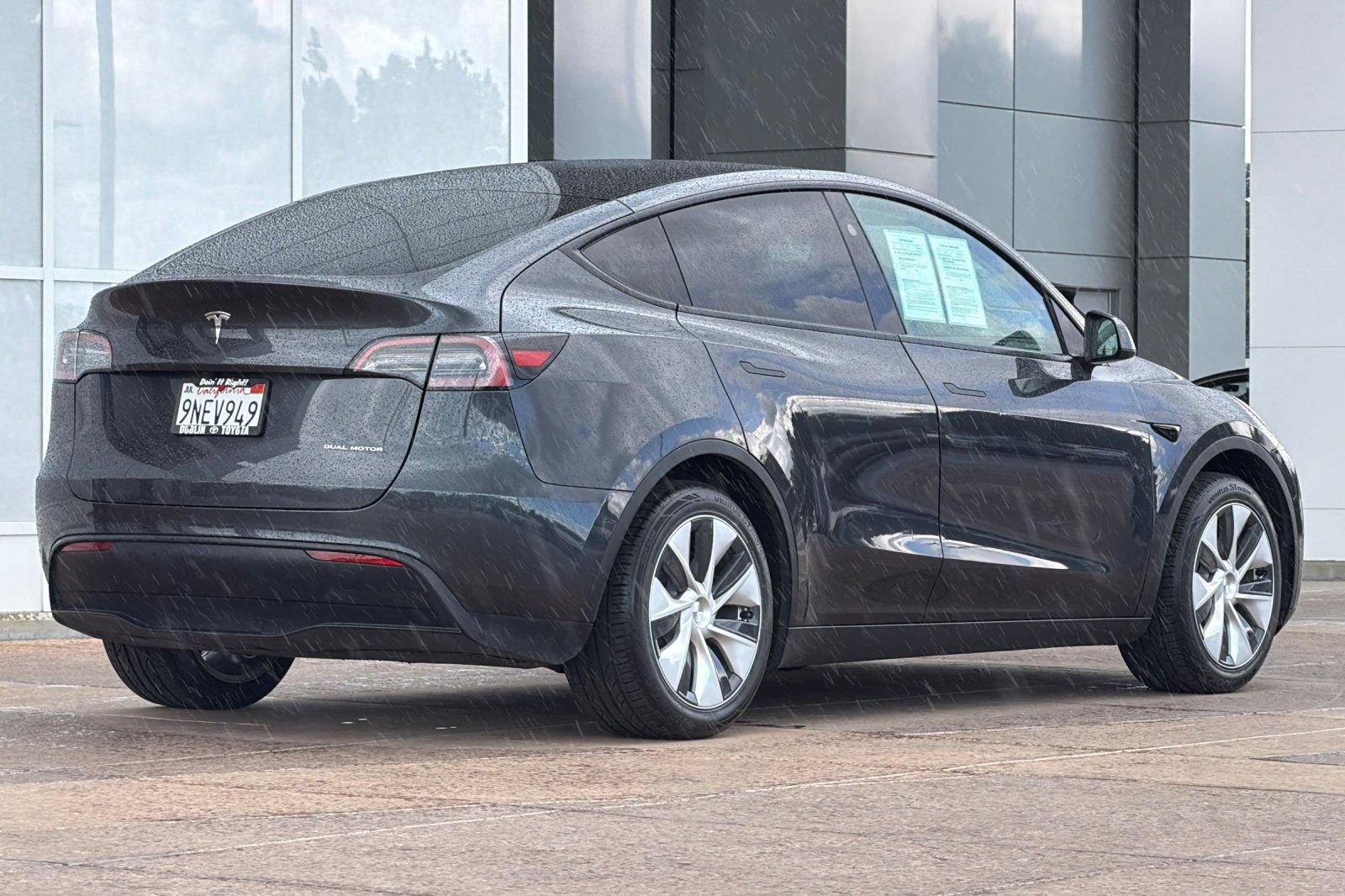 Used 2024 Tesla Model Y Long Range AWD/4WD image 4