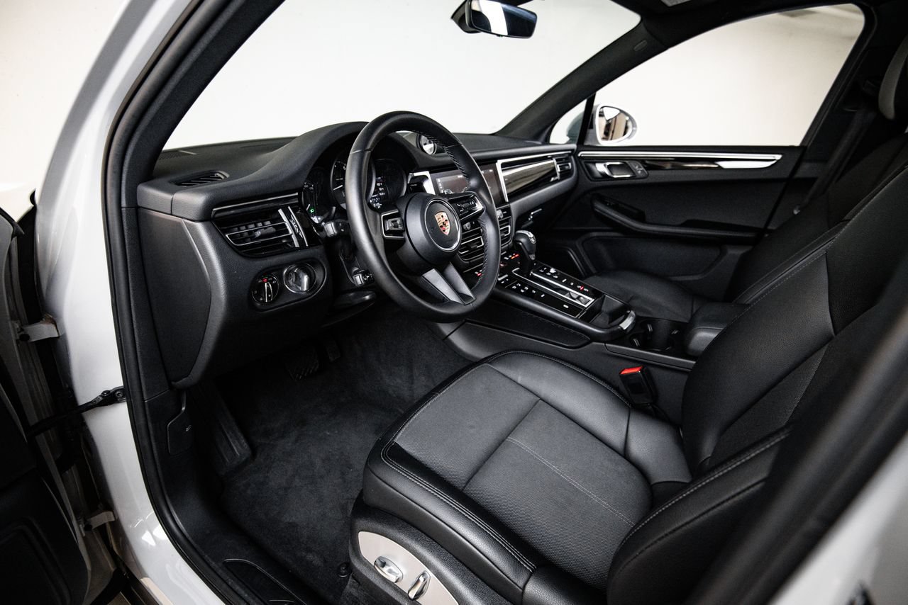 Certified 2023 Porsche Macan AWD/4WD image 4