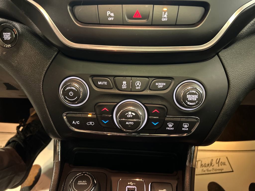 Used 2021 Jeep Cherokee Latitude Lux 80th Anniv w/ Quick Order Package 26U 80TH image 19