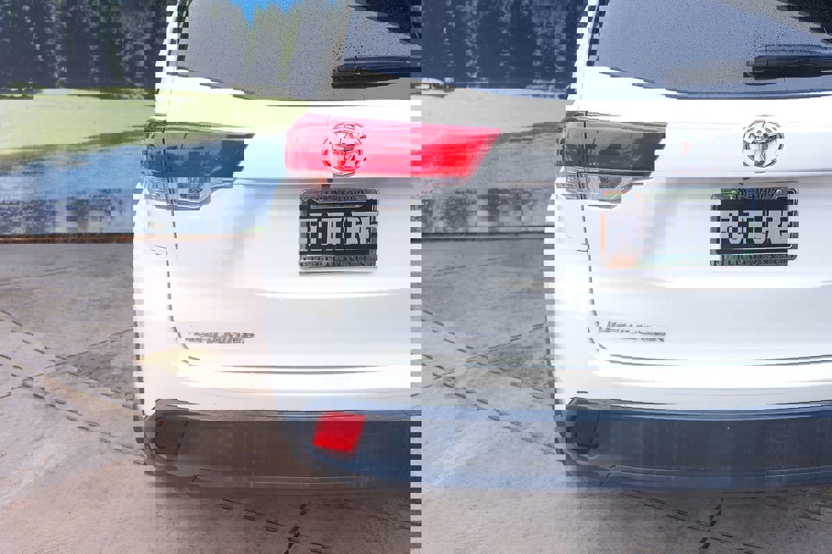 Used 2017 Toyota Highlander LE image 36