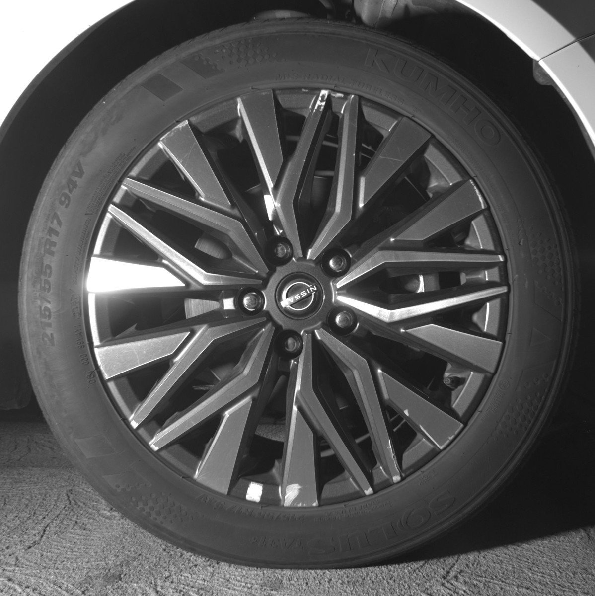 Used 2025 Nissan Altima 2.5 SV FWD image 13