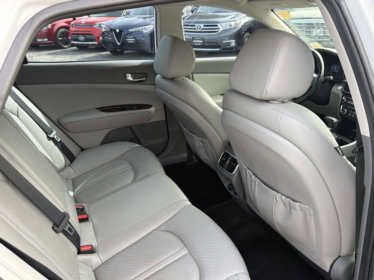 Used 2018 Kia Optima EX image 19