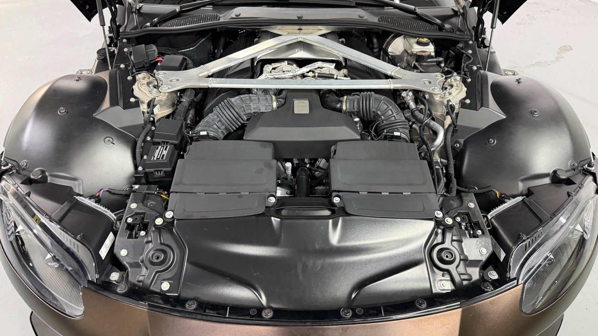 Used 2021 Aston Martin V8 Vantage Coupe RWD image 51