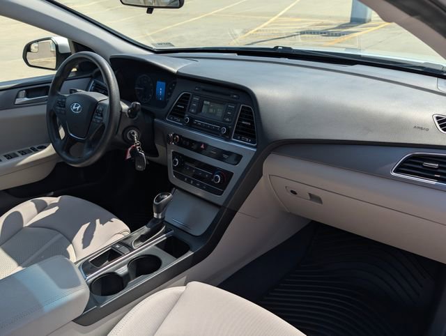 Used 2017 Hyundai Sonata SE FWD image 8