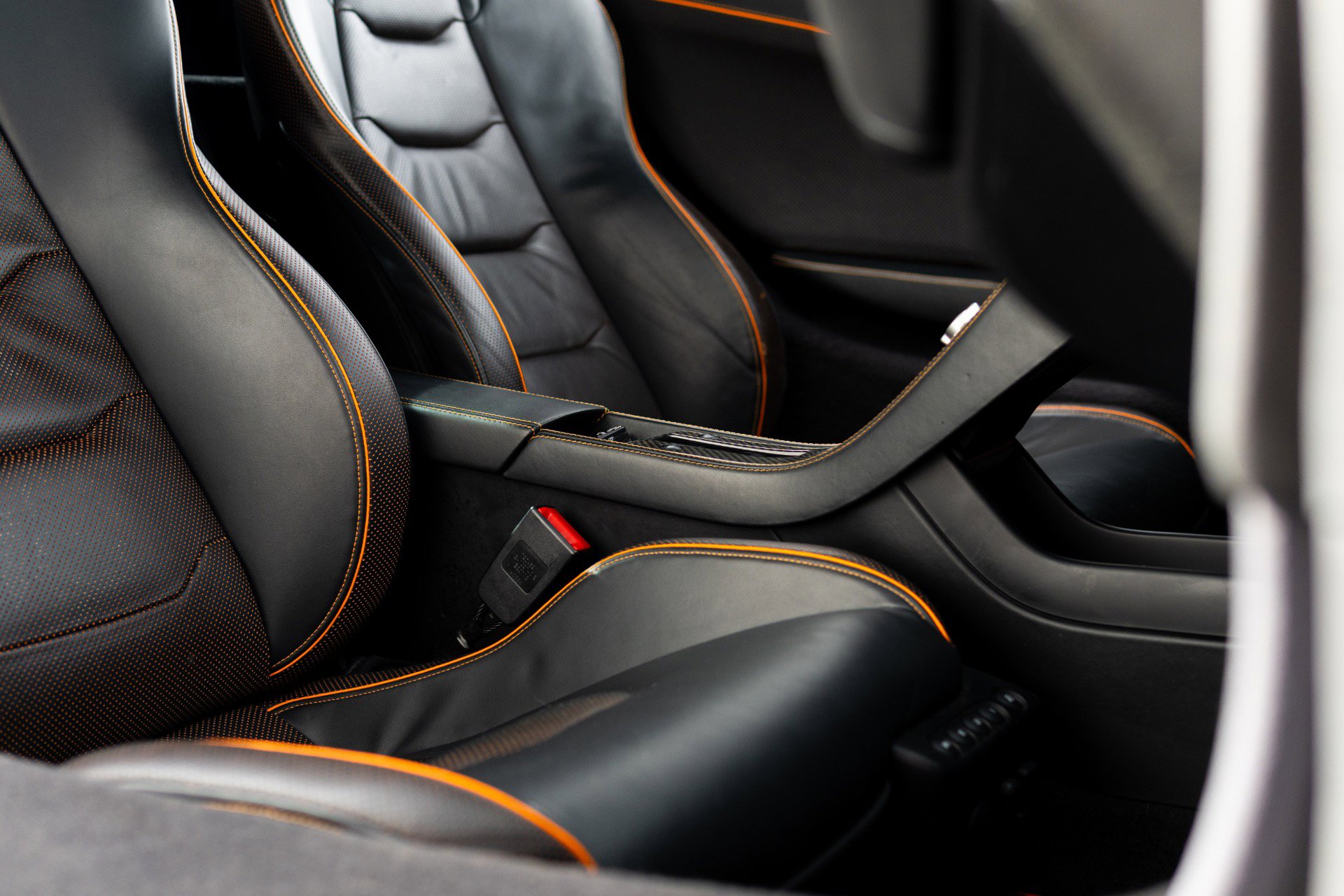 Used 2013 McLaren MP4-12C image 48