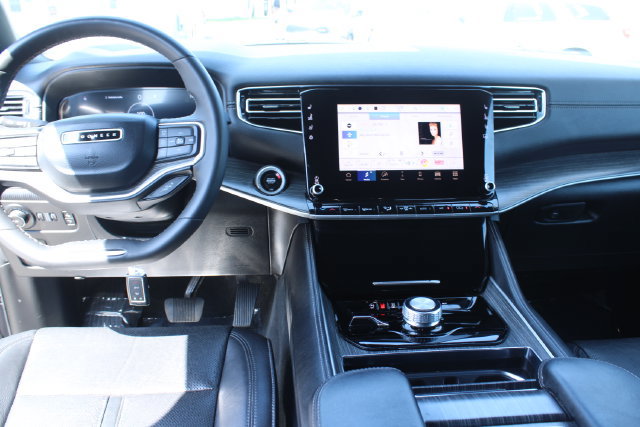 Used 2024 Jeep Wagoneer L Series II AWD/4WD image 14