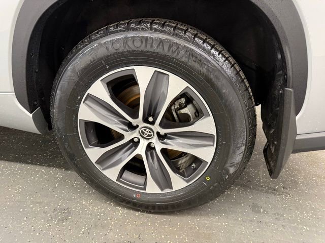 Certified 2023 Toyota Highlander XLE image 20
