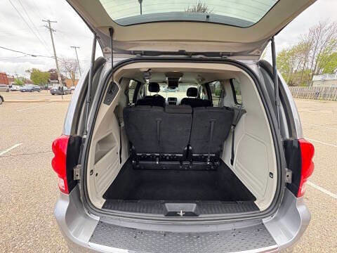 Used 2012 Dodge Grand Caravan SXT image 32