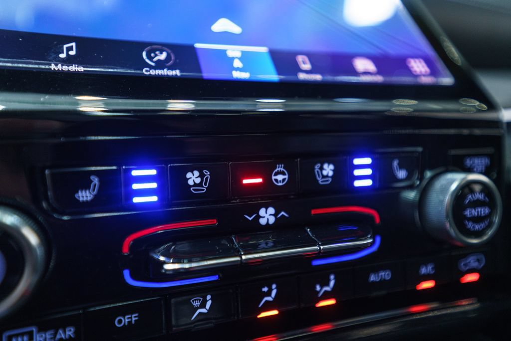 Used 2022 Jeep Grand Cherokee L Overland w/ Luxury Tech Group IV AWD/4WD image 29