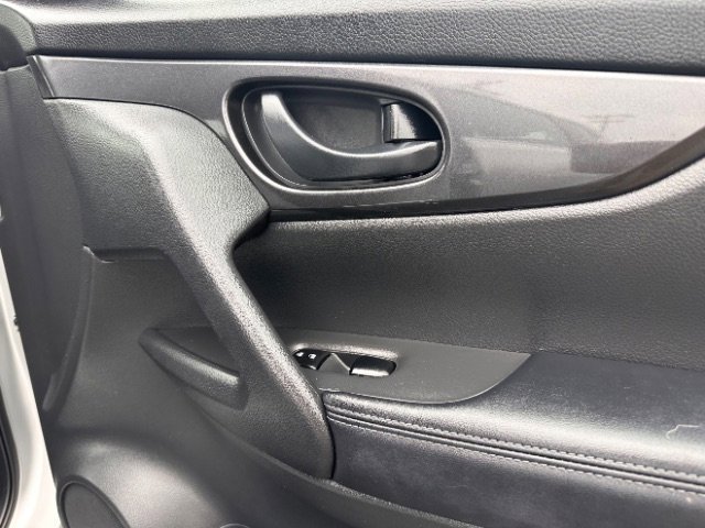 Used 2020 Nissan Rogue S image 20