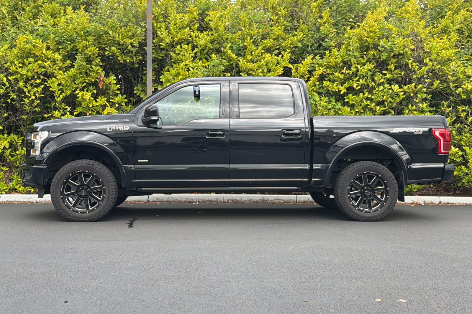 Used 2016 Ford F150 Lariat w/ Equipment Group 502A Luxury AWD/4WD image 7
