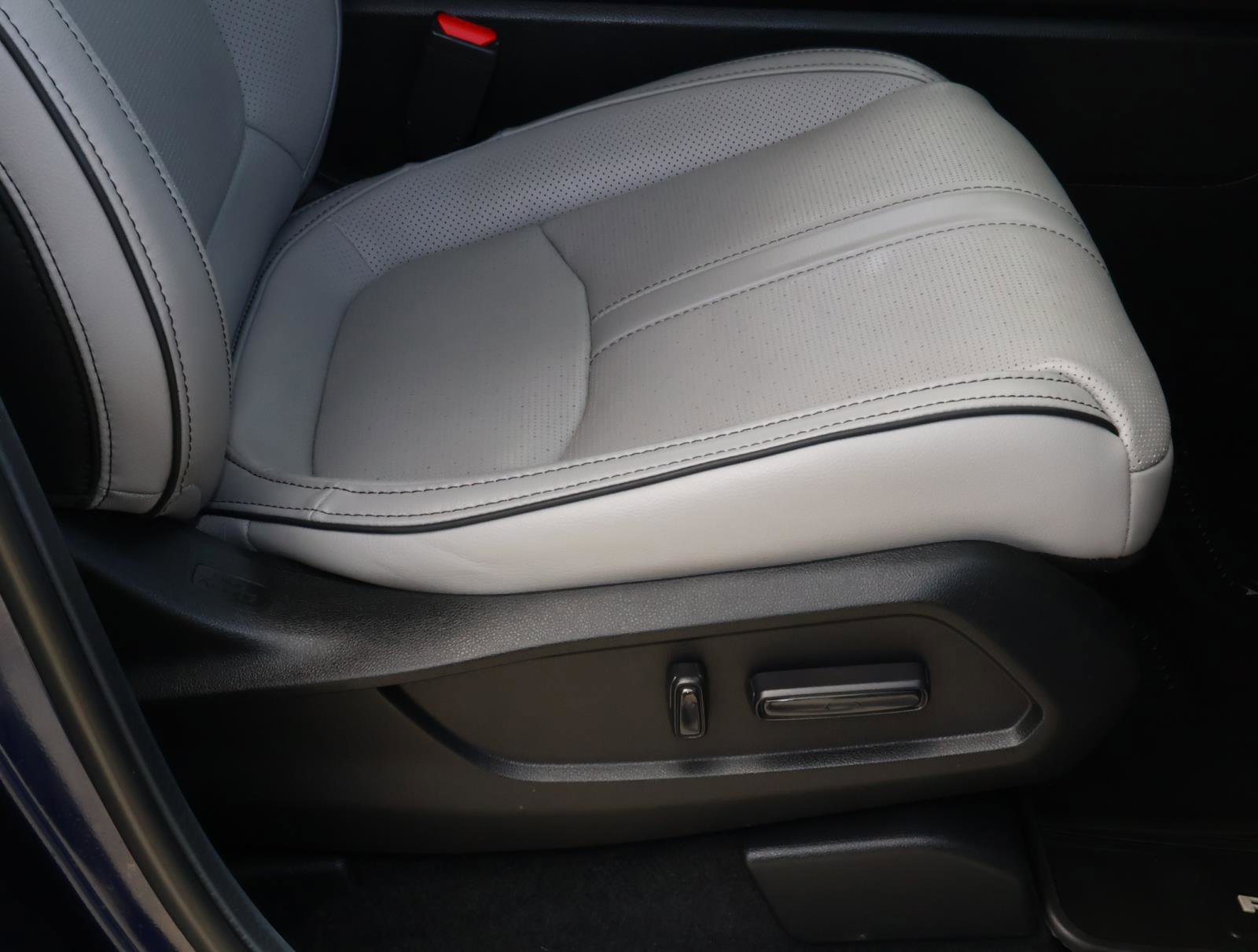 Used 2025 Honda Pilot Elite image 18