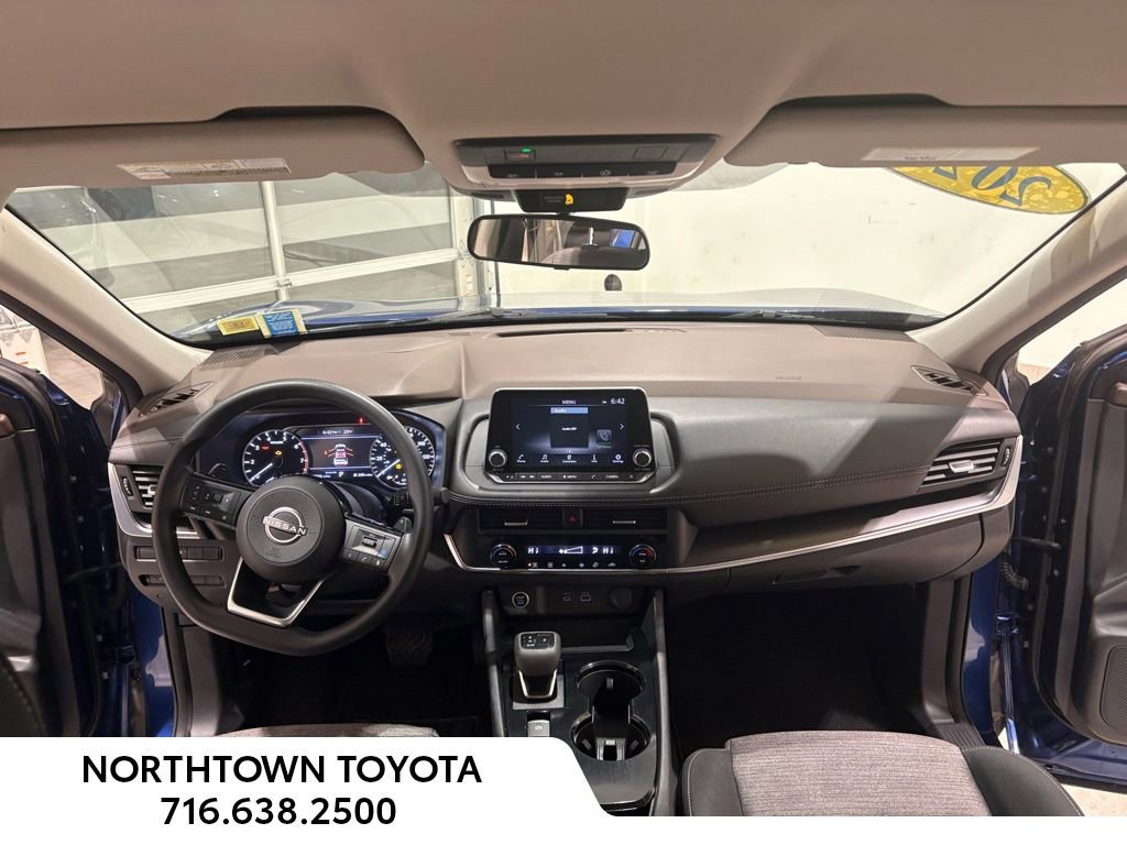 Used 2023 Nissan Rogue SV image 6