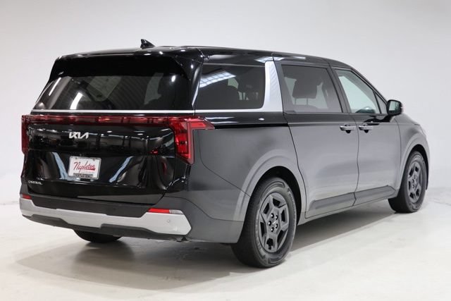 Used 2025 Kia Carnival FWD image 8