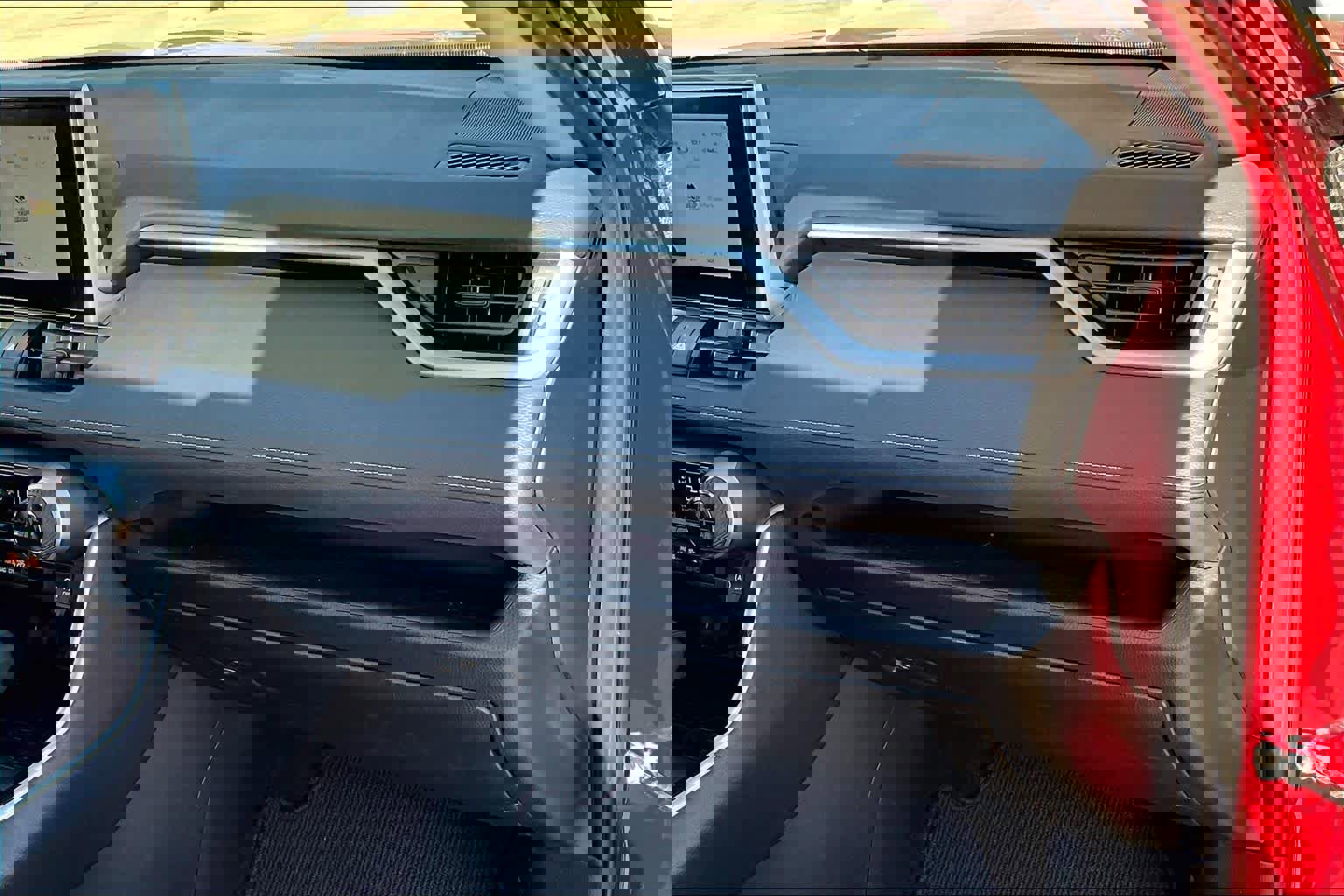 Used 2023 Toyota RAV4 XLE image 17